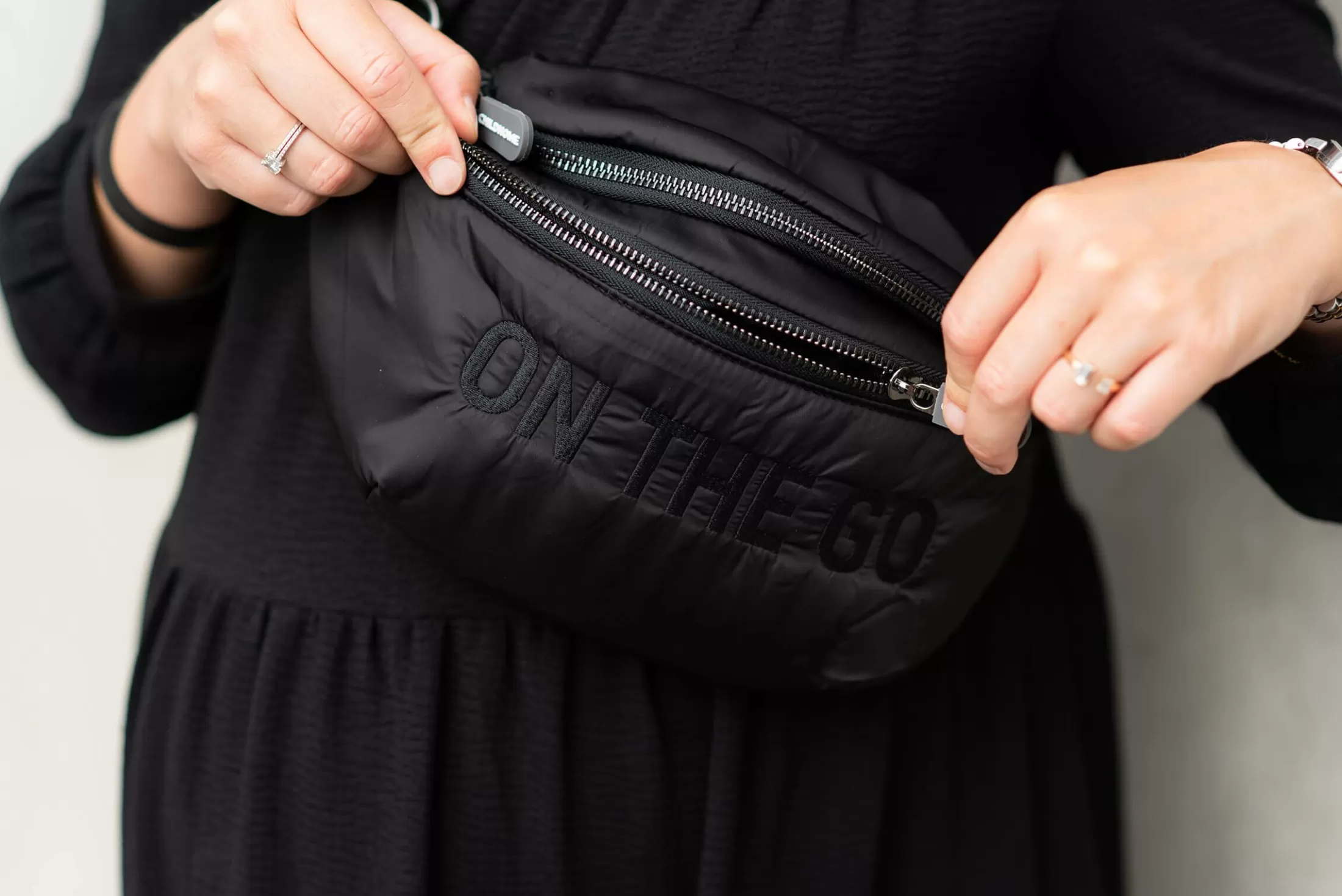 Shop Banana Bag On The Go Sac De Hanche - Matelassé - Noir Banana Bag | Banana Bag