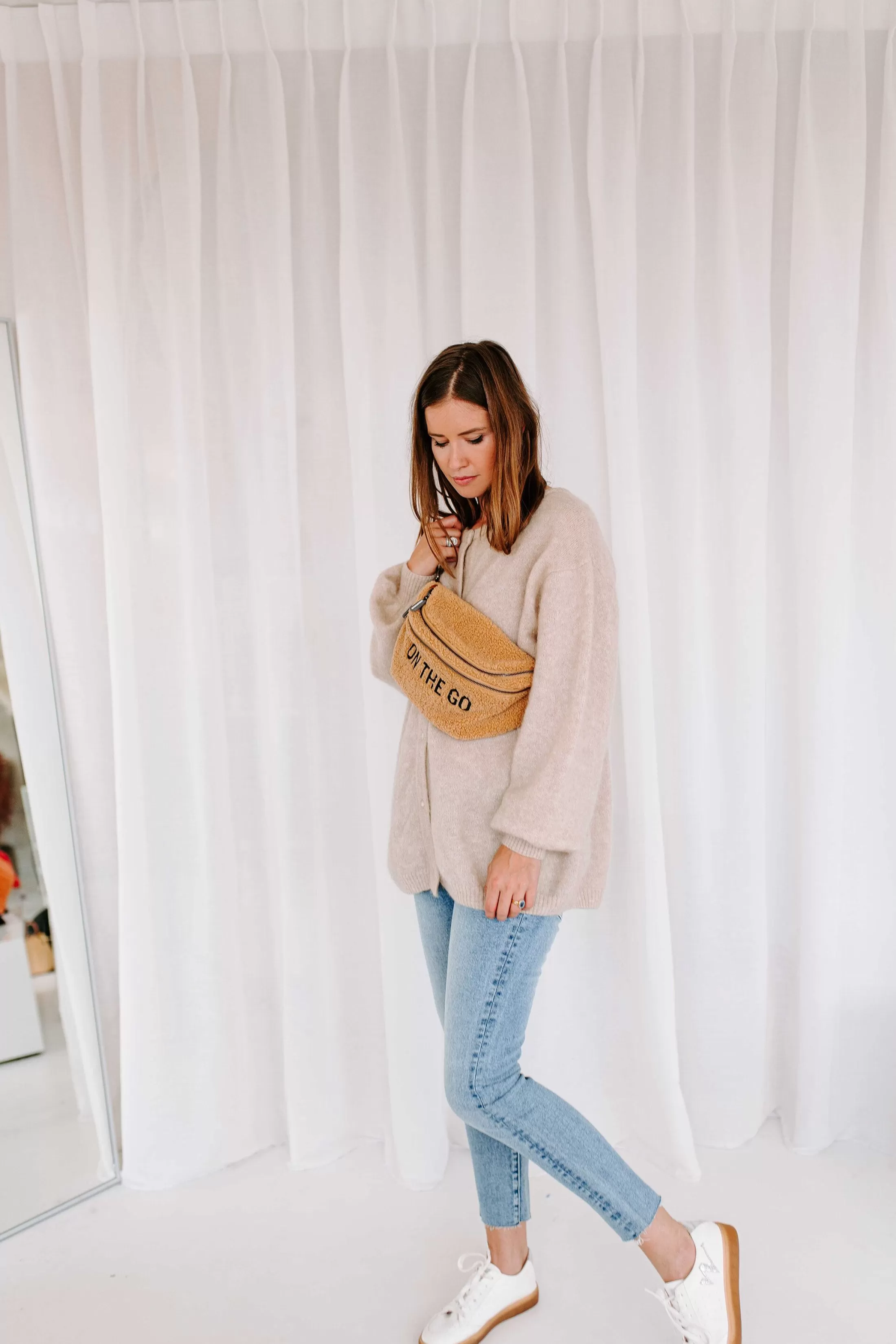 Shop Banana Bag On The Go Sac De Hanche - Teddy Brun Banana Bag | Banana Bag