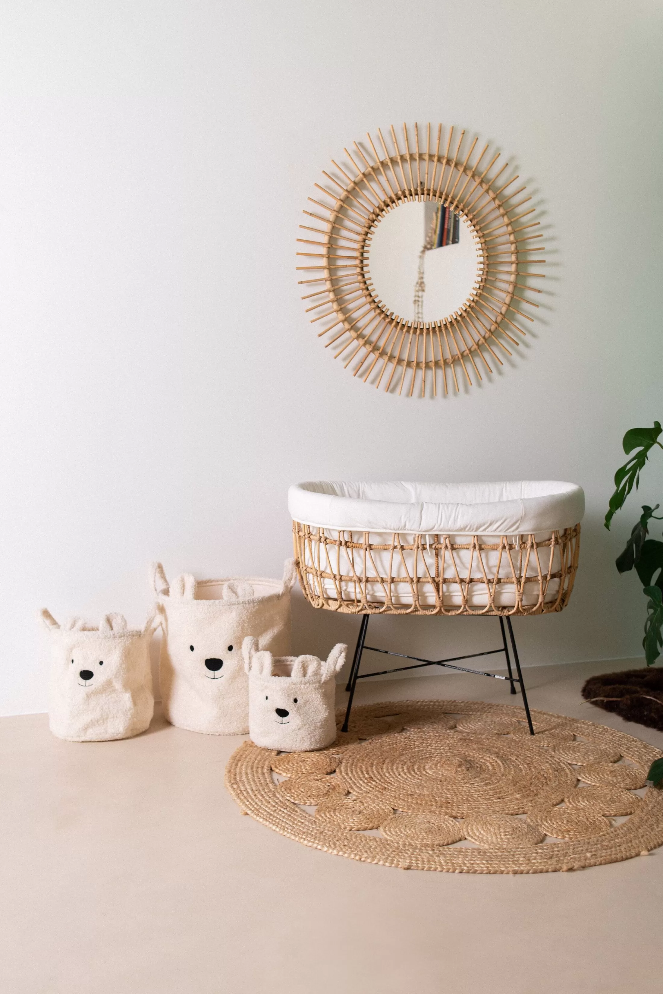 berceau_en_rotin_pieds_en_mtal__housse_blanc_cass_5.webp New Berceau en rotin pieds en métal + housse blanc cassé Berceaux & Cododos