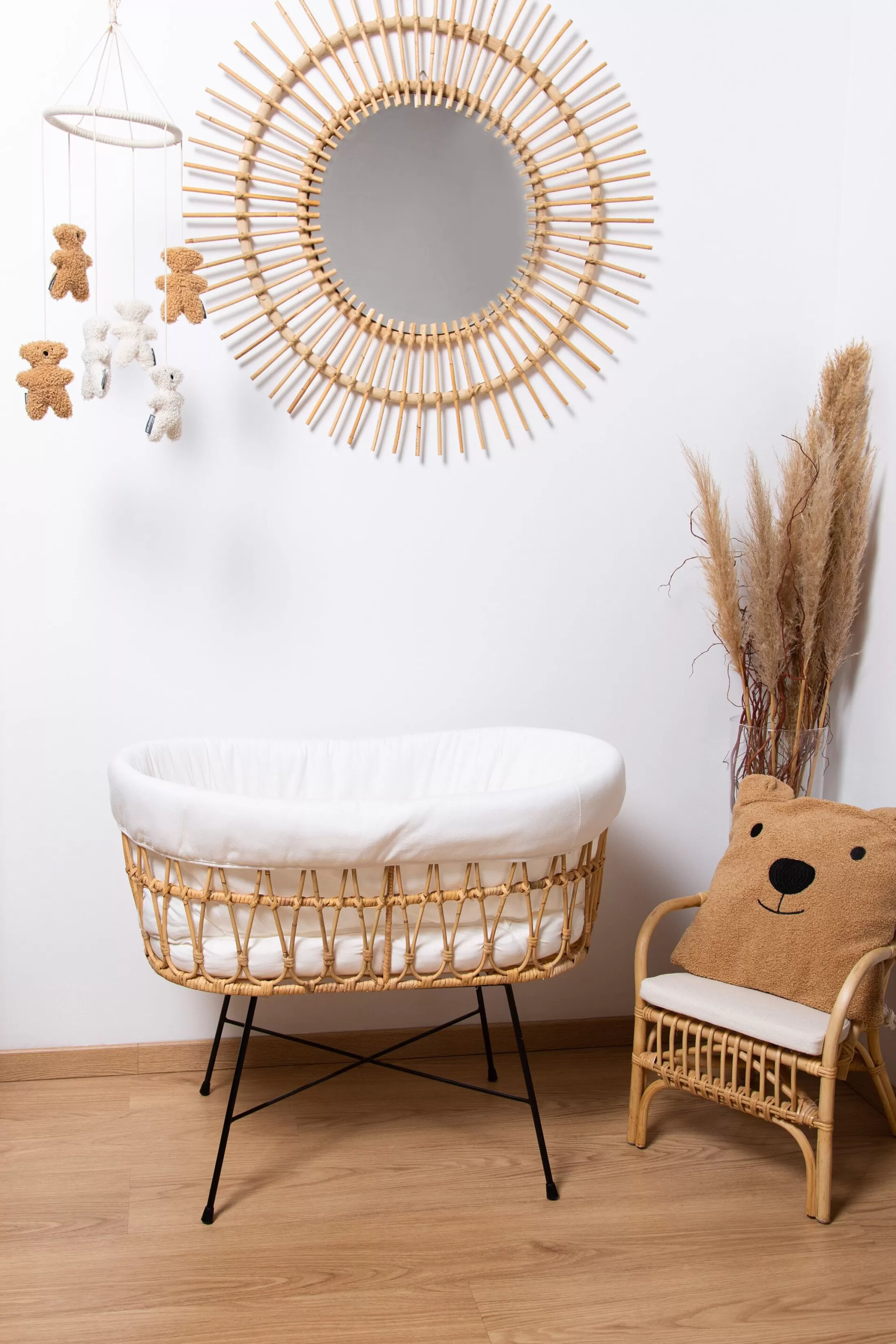 berceau_en_rotin_pieds_en_mtal__housse_blanc_cass_6.webp New Berceau en rotin pieds en métal + housse blanc cassé Berceaux & Cododos