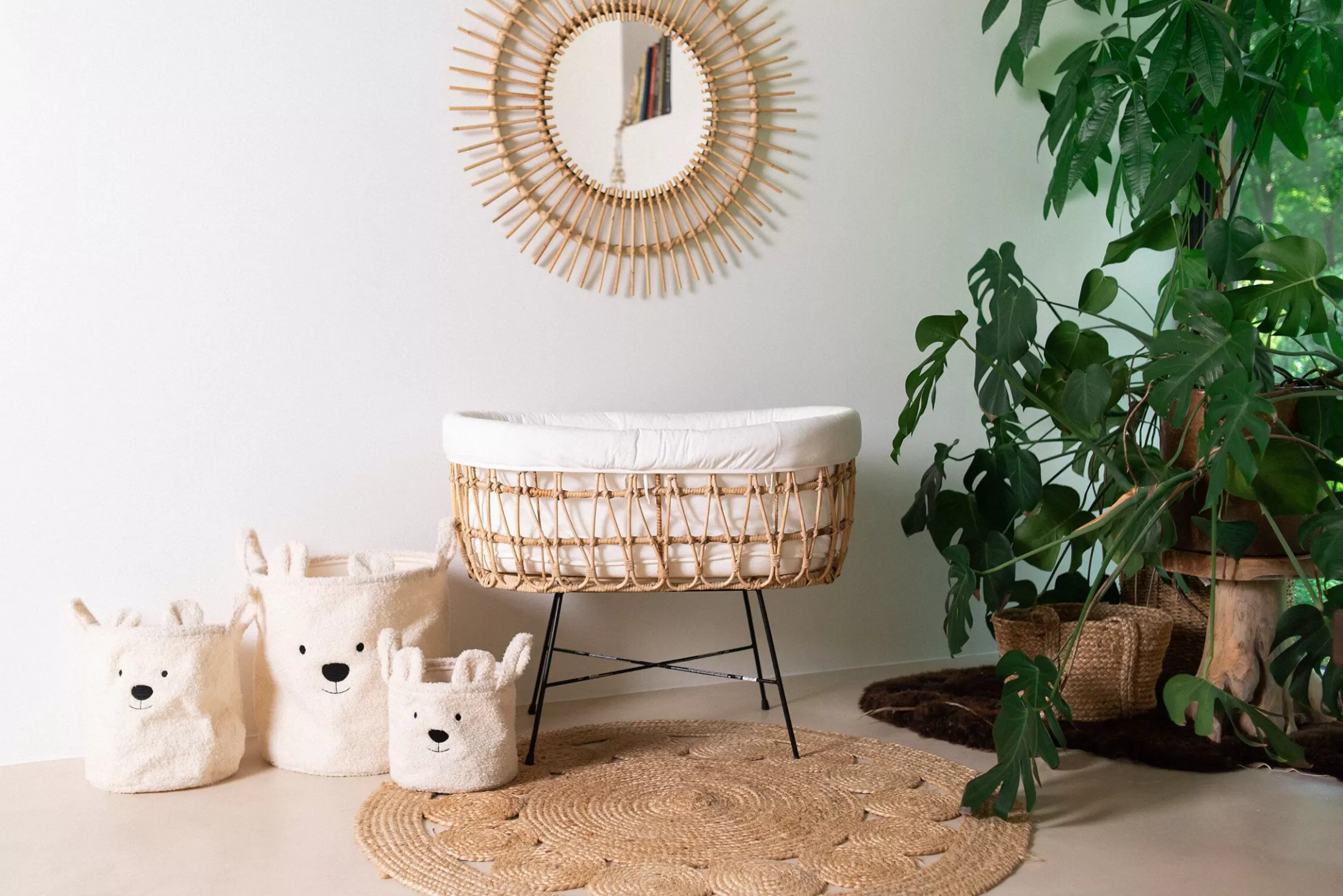 berceau_en_rotin_pieds_en_mtal__housse_blanc_cass_8.webp New Berceau en rotin pieds en métal + housse blanc cassé Berceaux & Cododos