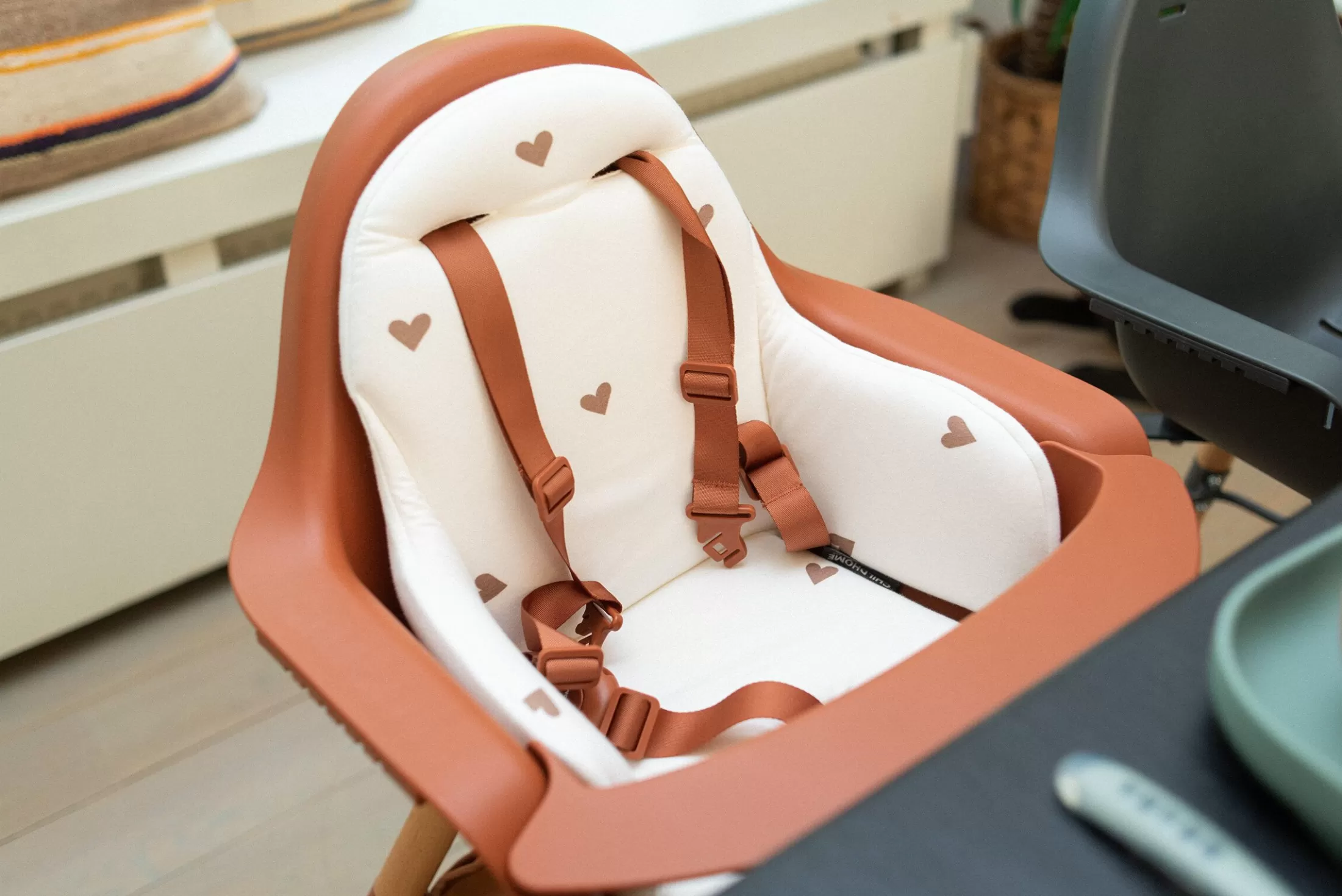 evolu_coussin_pour_chaise_haute__jersey__hearts_16.webp Sale Evolu Coussin Pour Chaise Haute - Jersey - Hearts Coussins Pour Chaise Haute | Evolu Accessoires